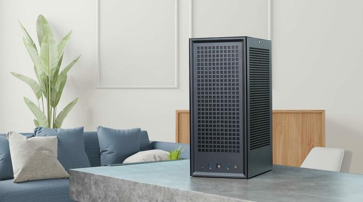 Actual product image Hyte Revolt 3 (ITX)