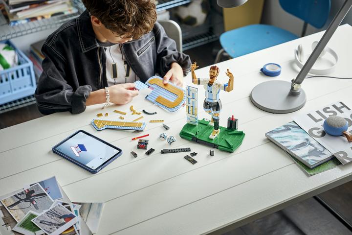 Image du produit LEGO Lionel Messi - Légende du football (43015, LEGO Editions)