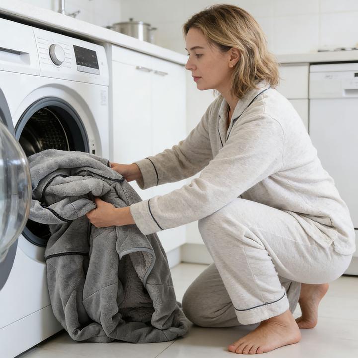 Immagine prodotto Ideoon Heizdecke 135x180 cm aus Polarfleece mit Druckknöpfen, elektrische Wärmedecke (180 x 135 cm)