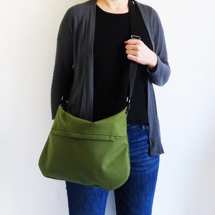 Produktbild Only-Bags.Store Medium Canvas Crossbody Bag mit Reissverschluss und Aussentasche.