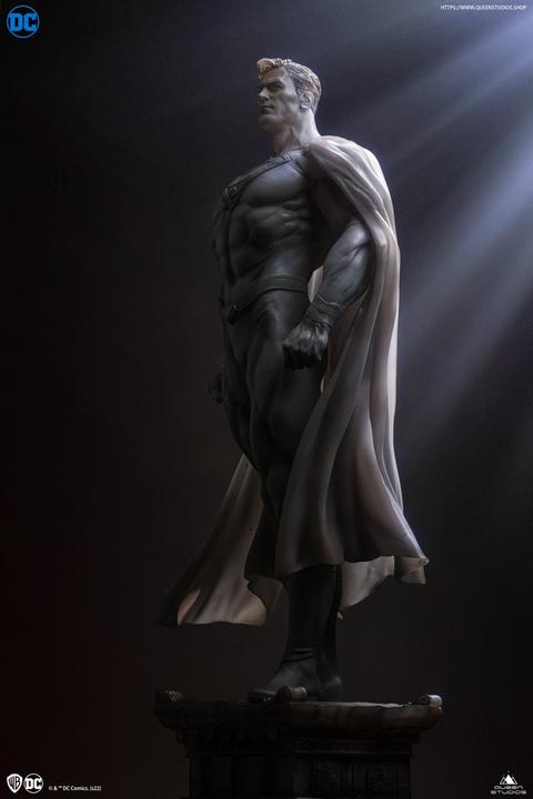 Actual product image Queen Studios DC Comics Museum Line statuette 1/4 Superman 60 cm