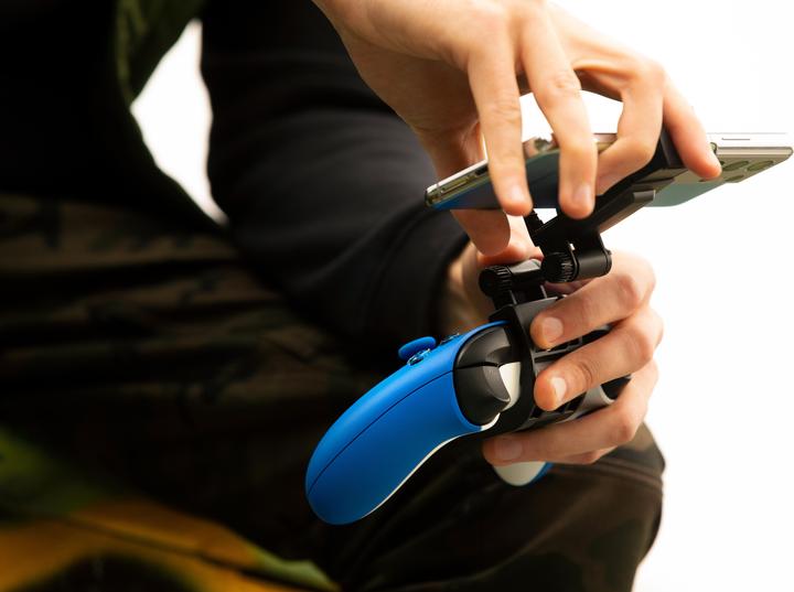 Actual product image PowerA MOGA Mobile Gaming Clip 2.0 for wireless Xbox controllers (Xbox Series S)