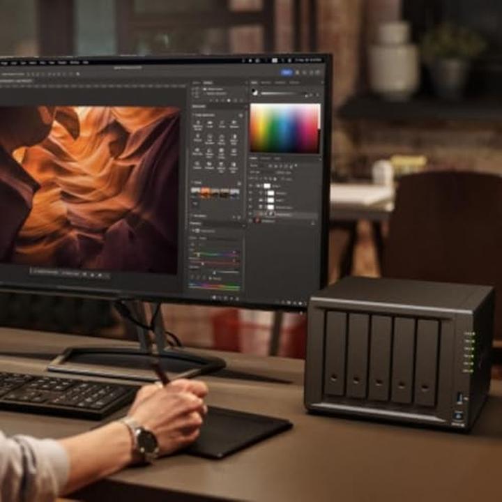 Actual product image Synology DS1525+ (0 TB)