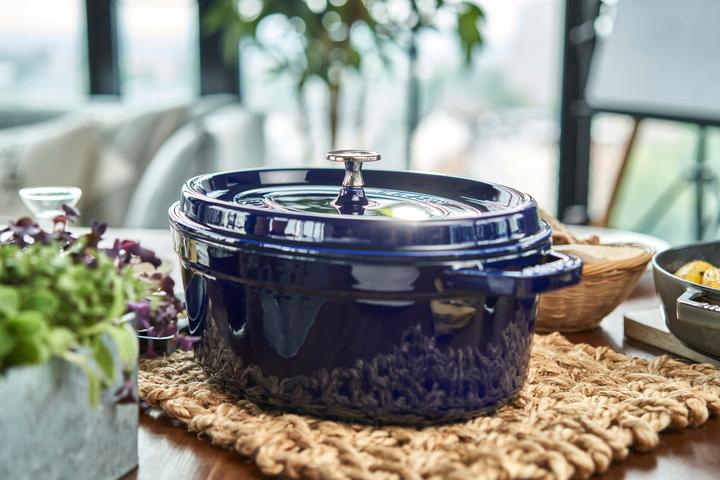 Actual product image Staub Roaster (Casserole + stew pot, Cast iron)