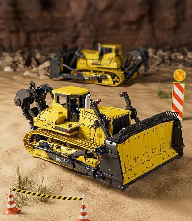 Actual product image Mould King Remote Controlled Bulldozer