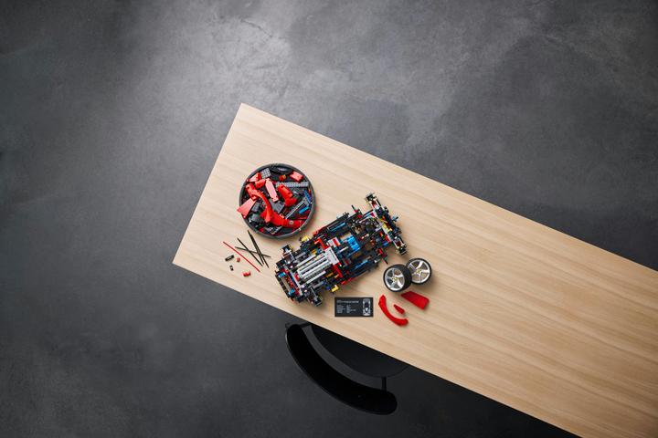 Actual product image LEGO Ferrari Daytona (42143, LEGO Technic)