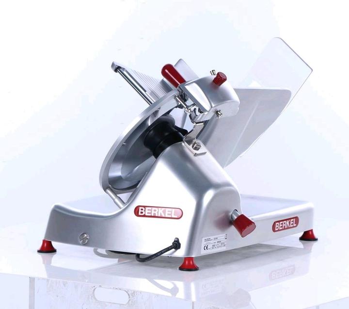 Image du produit Berkel Trancheuse par gravité B Essentia avec lame en acier inoxydable 350mm