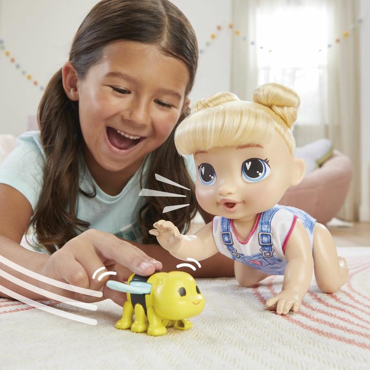 Produktbild Hasbro Crawl 'n Play Harper Hugs