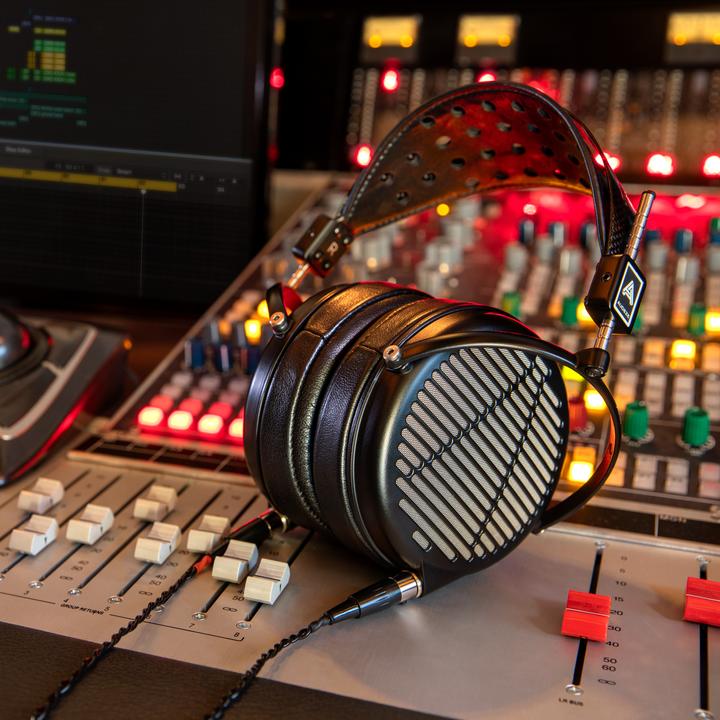 Actual product image Audeze LCD-MX4 (No noise cancelling, Cable)