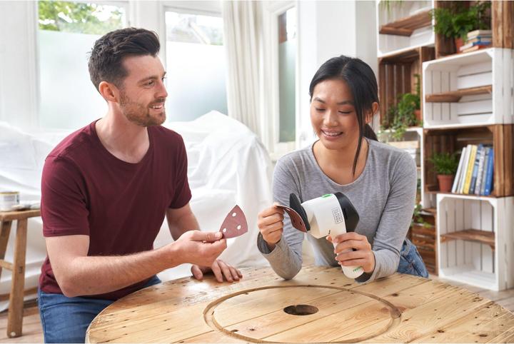 Image du produit Black & Decker BLACK+DECKER reviva Ponceuse delta sans fil REVDS12C (Plateau de ponçage triangulaire)