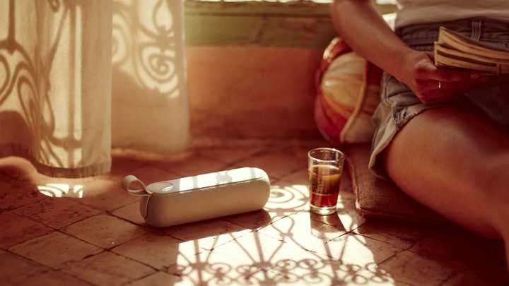 Actual product image Libratone Too (12 h, Rechargeable battery operated, USB power delivery)
