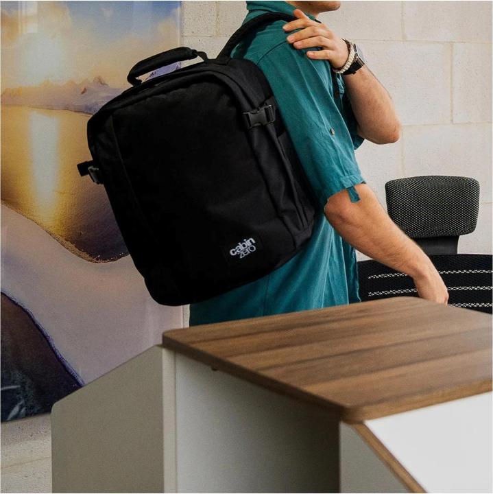 Actual product image Cabin zero Classic 28L backpack 39 cm laptop compartment (28 l)