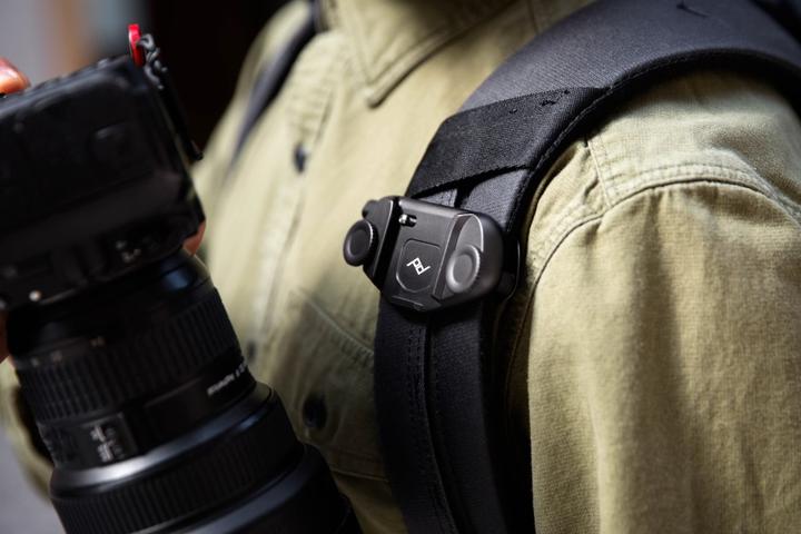 Actual product image Peak Design capture clip (Shoulder strap)
