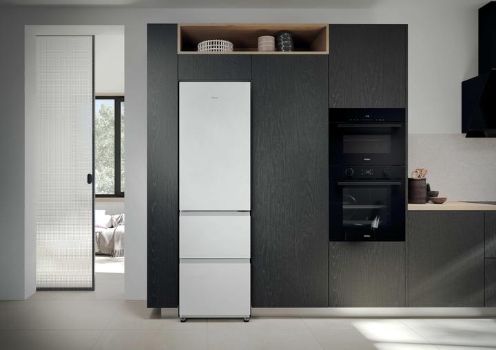 Actual product image Haier HTR3518ENMW (303 l)