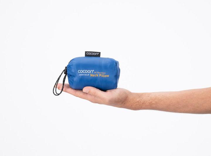 Produktbild Cocoon U Shaped Down Neck Pillow true blue/grey (Kopf- & Nackenkissen)