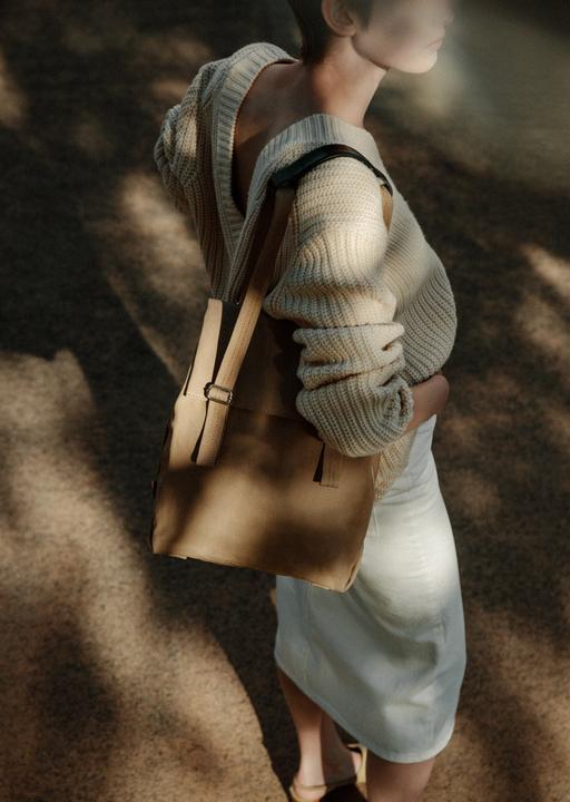 Immagine prodotto Qwstion Flap Tote Small – Sand - Sand