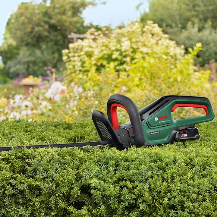 Produktbild Bosch Home & Garden UniversalHedgeCut 18V-50 (Akkubetrieb)