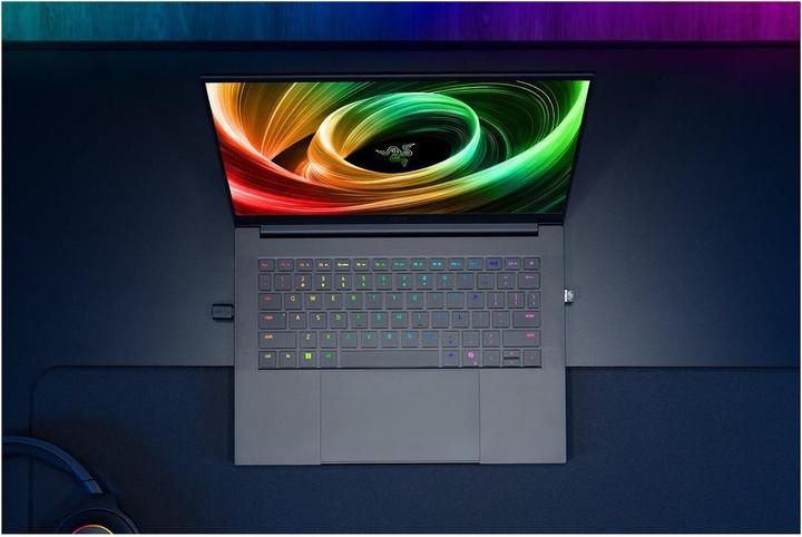 Produktbild Razer Lama 14 (14", 1000 GB, 32 GB, Deutschland, AMD Ryzen AI 9 365)