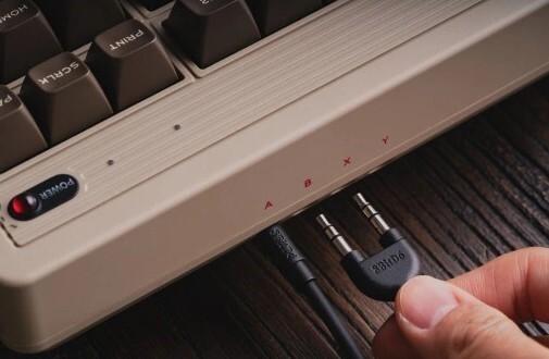Produktbild 8bitdo Mechanical Keyboard - C64 Ed. ISO (UK) (Eng. Int.)