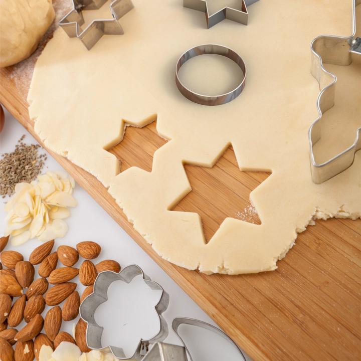 Actual product image Intirilife 20-piece Cookie Cutter Set