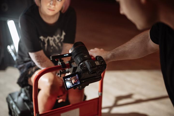 Image du produit Canon EOS R5 Mark II avec RF24-105 F4 L IS USM (24 - 105 mm, 45 Mpx, Plein format)
