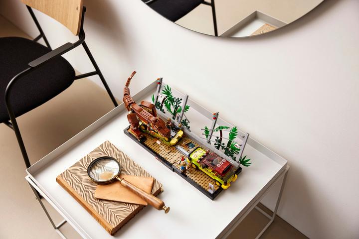 Produktbild LEGO Ausbruch des T. Rex (76956, LEGO Seltene Sets)