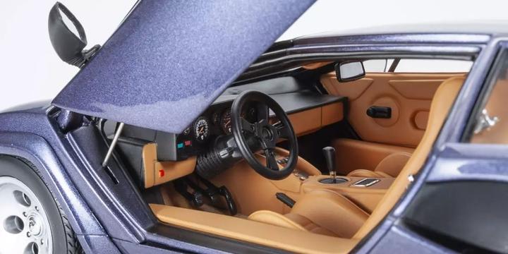 Produktbild Kyosho Sportwagen Lamborghini Countach LP5000, Blau 1:18