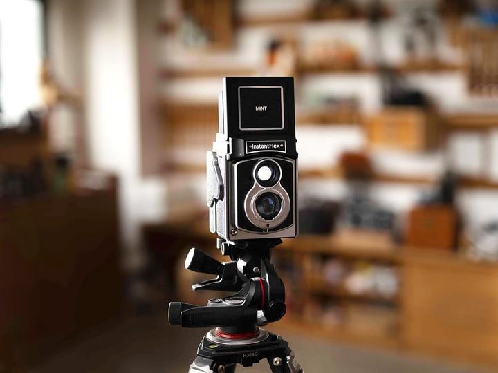 Actual product image MINT InstantFlex TL70.Plus Retro instant camera