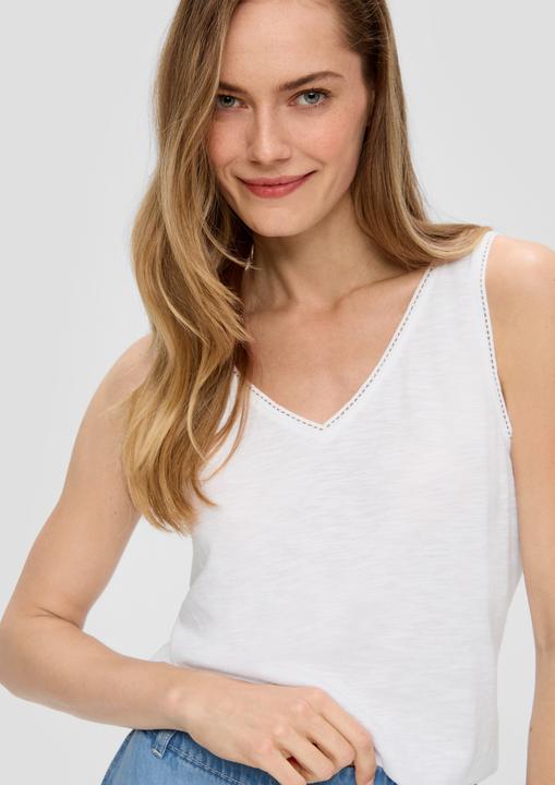 Actual product image S.Oliver T-Shirt Ärmelloses Top mit V-Ausschnitt und Flammgarnstruktur (44)