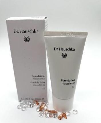 Produktbild Dr. Hauschka Foundation 01 macadamia 30 ml (01 Macadamia)