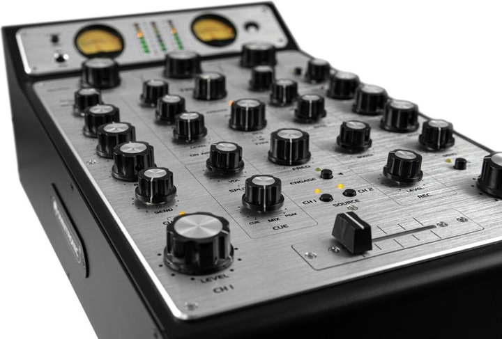 Productafbeelding Omnitronic TRM-222 (Studio en live mixer)