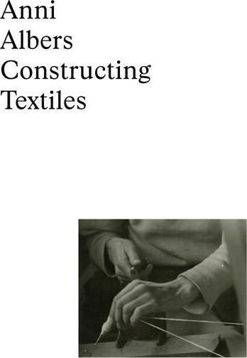 Immagine prodotto Anni Albers: Constructing Textiles (Tedesco, Amy Jean Porter, Anni Albers, Brenda Danilowitz, Fabienne Eggelhöfer, Frida Escobedo, Glenn Adamson, Jeffrey Saletnik, Karis Medina, Nicholas Fox Weber, Nina Zimmer, 2025)