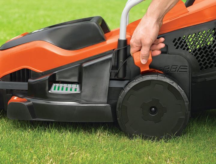 Produktbild Black & Decker 1800W 42cm Elektro-Rasenmäher mit Compact&Go Funktion (Netzbetrieb)
