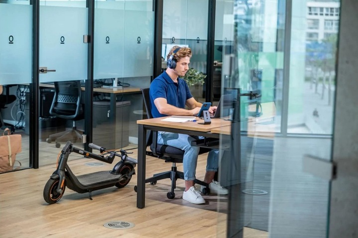 Actual product image Segway-Ninebot F65D (20 km/h, 65 km, 400 W)