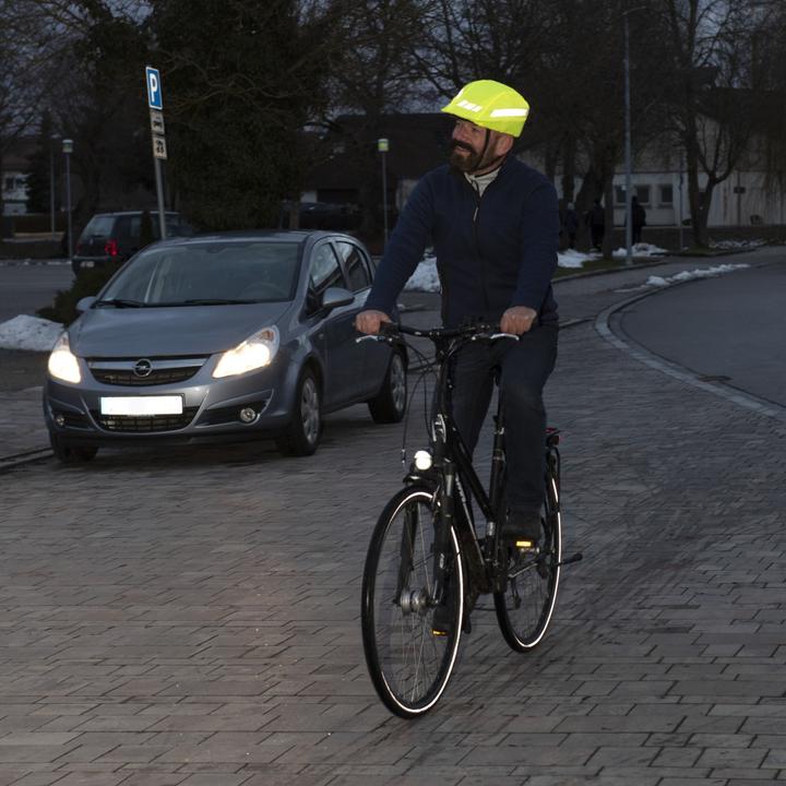 Produktbild Hama Helmüberzug für Fahradhelme, reflektierend, wasserabweisend, Neongelb
