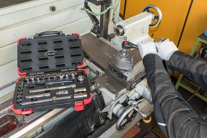 Produktbild Vigor 1/2 Zoll Steckschlüsel-Satz V2460N 25-tlg. (25 mm, 16 mm, 20 mm, 23 mm, 11 mm, 10  mm, 13 mm, 15 mm, 21 mm, 22 mm, 14 mm, 18 mm, 19 mm, 24 mm, 31 mm, 12 mm, 30 mm, 26 mm, 27 mm, 32 mm, 17 mm, 28 mm, 29 mm)