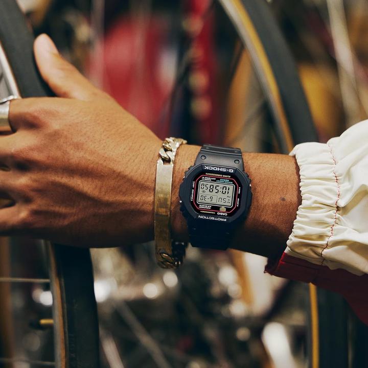 Produktbild Casio DW-5600RL-1ER (Chronograph, Digitaluhr, 42.80 mm)