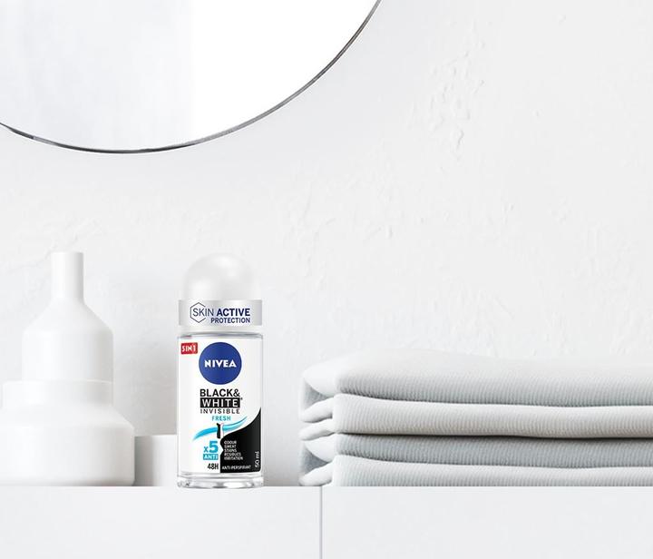 Produktbild NIVEA BLACK & WHITE INVISIBLE FRESH deo roll-on 50 ml (Roll-on, 50 ml)