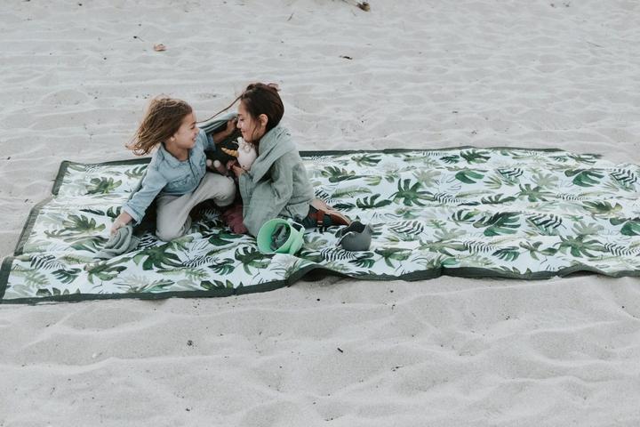 Produktbild little unicorn Outdoor Blanket Extra Big - Tropical Leaf