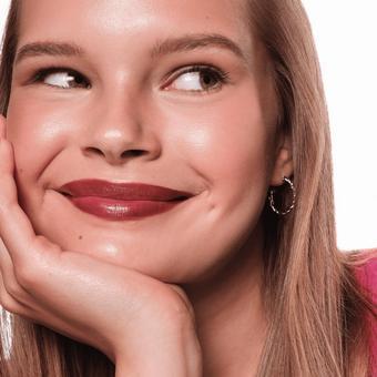 Immagine prodotto essence hydra kiss LIP TINT (05 Marrone cioccolato)