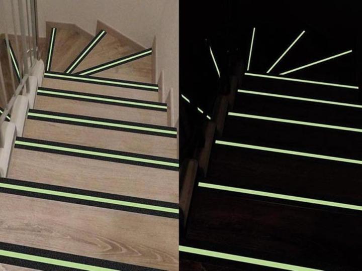 Produktbild Perel Rutschfestes, im Dunkeln leuchtendes Band 5cm x 5m - Schwarz/Grün (50 mm)