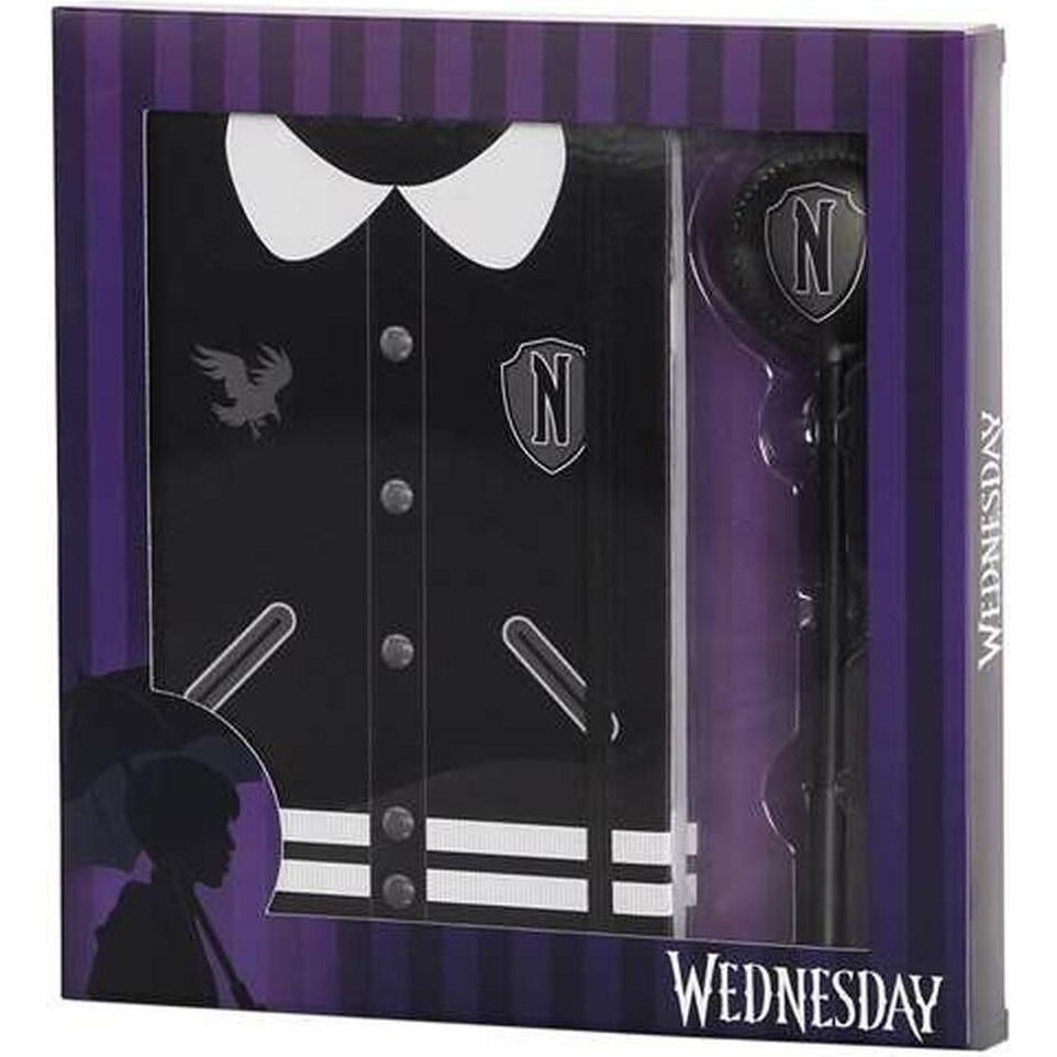 Karactermania Nero Quaderni + Bloc Notes, Mercredi - Varsity - Confezione Regalo - Taccuino A5 + Stylo (A5, Copertina Rigida)