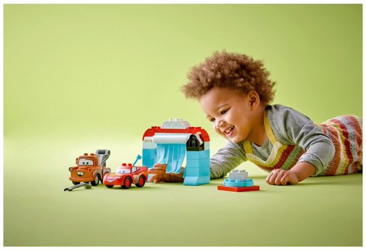 Actual product image LEGO Lightning McQueen and Mater in the car wash (10996)
