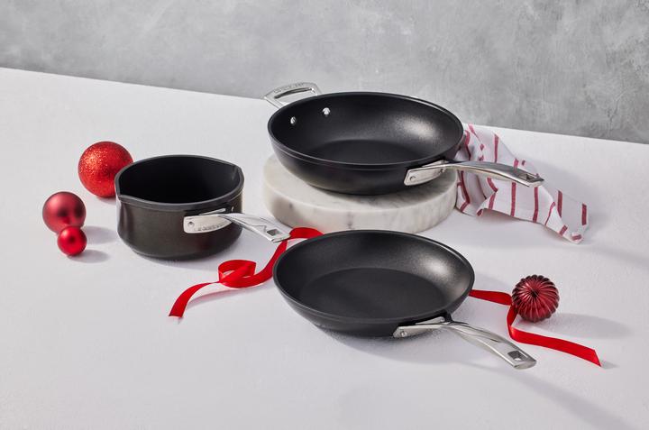 Image du produit Le Creuset Set de poêles antiadhésives en aluminium 24/26 cm, casserole à lait (16 cm, Poêle à frire, Pot à lait, Aluminium)