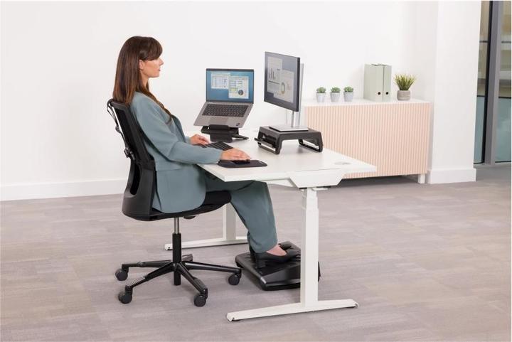 Actual product image Fellowes Footrest (49 x 36 x 10 cm)