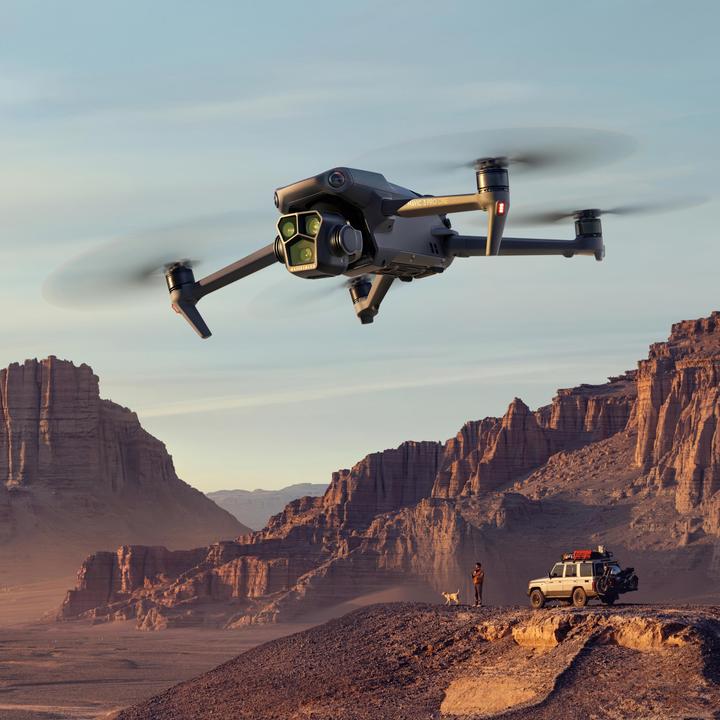 Produktbild DJI Mavic 3 Pro inkl. RC (43 min, 958 g, 20 Mpx)
