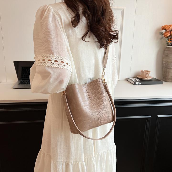 Immagine prodotto Only-Bags.Store Borsa a secchiello con motivo a coccodrillo - Versatile borsa a tracolla e crossbody, repellente