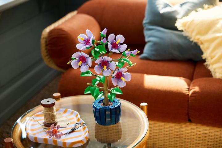 Actual product image LEGO Hibiscus (LEGO Botanical)