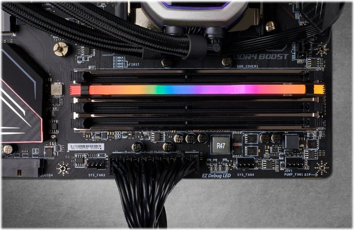 Productafbeelding Corsair Vengeance RGB Pro (1 x 8GB, 3200 MHz, DDR4 RAM, DIMM 288 pin)