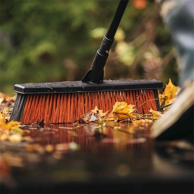 Actual product image Fiskars universal yard broom, L